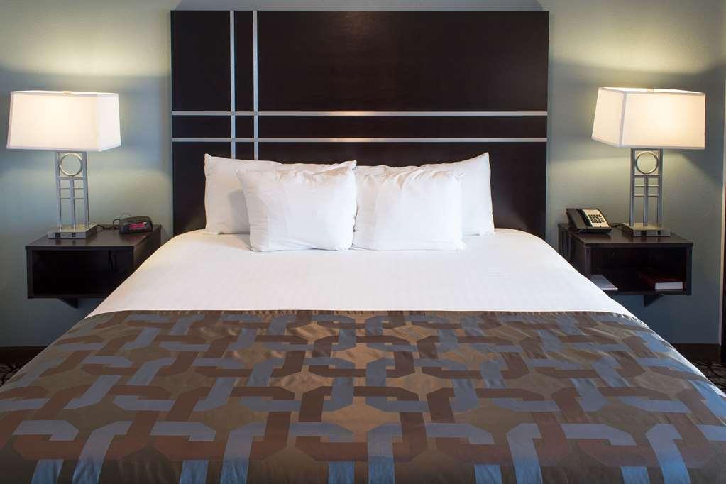 La Quinta & By Wyndham Southwest Hotel